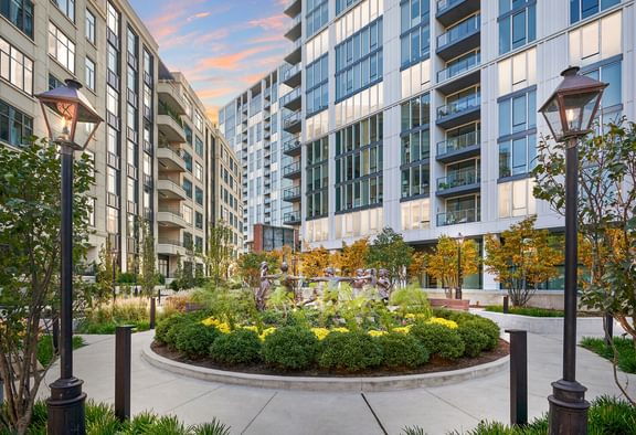 Lincoln Common Exterior02 3 Small