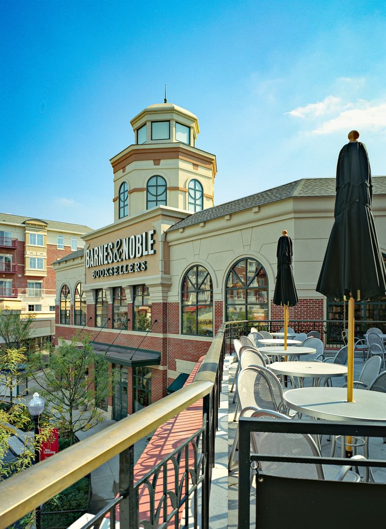 Mc Clarendon SS23 1109028x10 450dpi cmyk