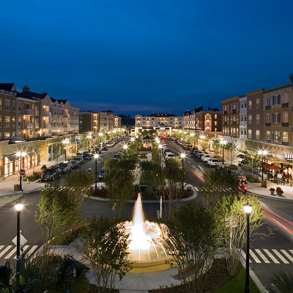 Night shot of Reed Avenue