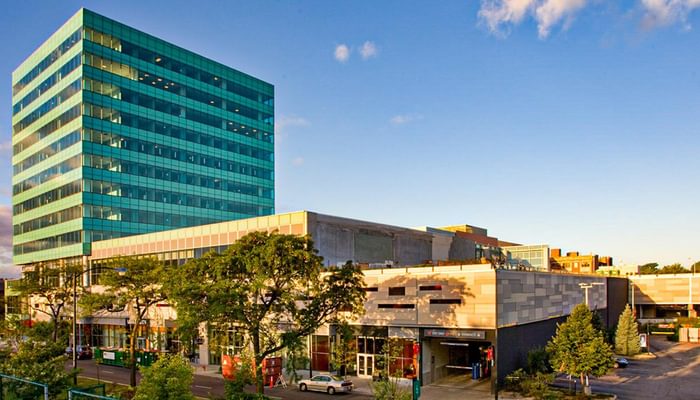 U Chicago 4 C4 A9290 1920x915